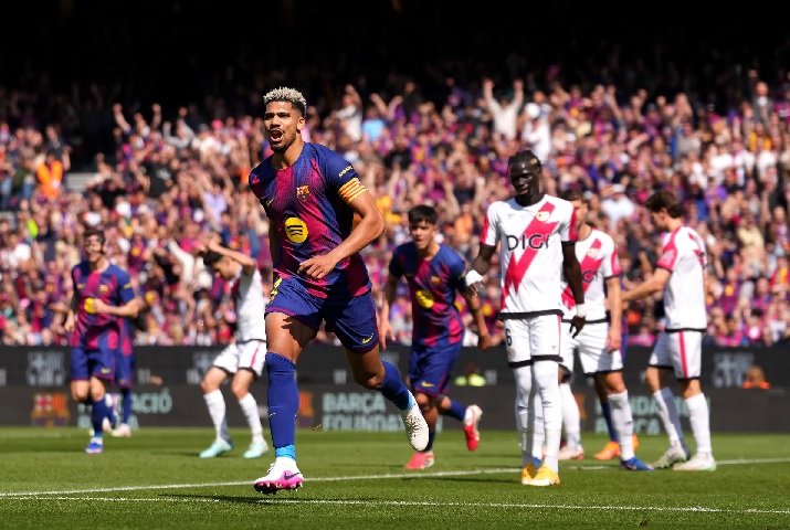 Barcelona vs Rayo Vallecano players in action during La Liga 2025-26 match
