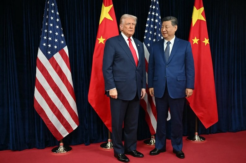 US President Donald Trump and Chinese President Xi Jinping pose during a diplomatic meeting in Beijing