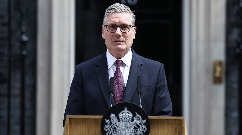 UK Prime Minister Keir Starmer announcing his resignation amid Labour leadership crisis in London
